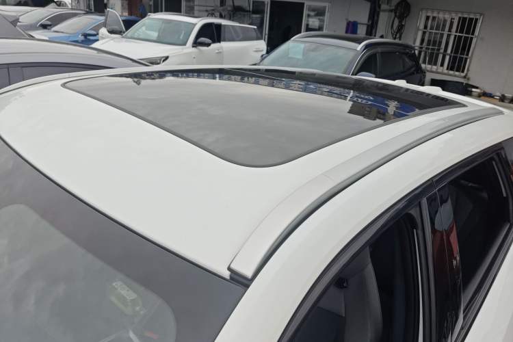 Used CHANGAN OSHAN Z6 2022 Blue Whale 1.5T DCT Smart Edition Urban Version Roof