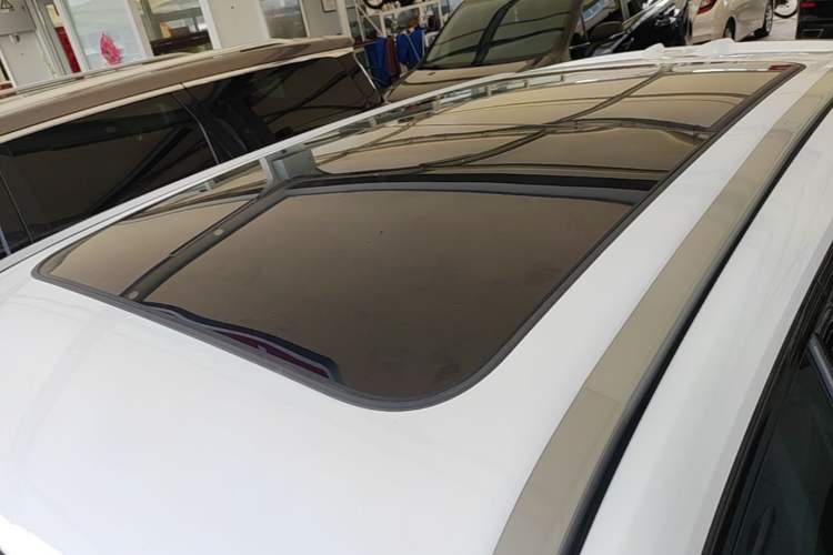 Used CHANGAN OSHAN Z6 2022 Blue Whale 1.5T DCT Smart Edition Roof