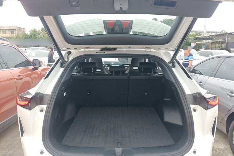 Used CHANGAN OSHAN Z6 2022 Blue Whale 1.5T DCT Smart Edition Urban Version Trunk