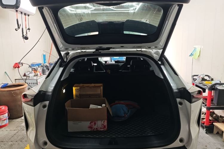 Used CHANGAN OSHAN Z6 2022 Blue Whale 1.5T DCT Smart Edition Urban Version Trunk