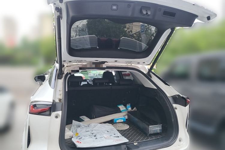 Used CHANGAN OSHAN Z6 2022 Blue Whale 1.5T DCT Smart Edition Trunk