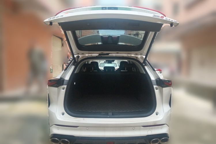 Used CHANGAN OSHAN Z6 2022 Blue Whale 1.5T DCT Smart Navigation Model Trunk