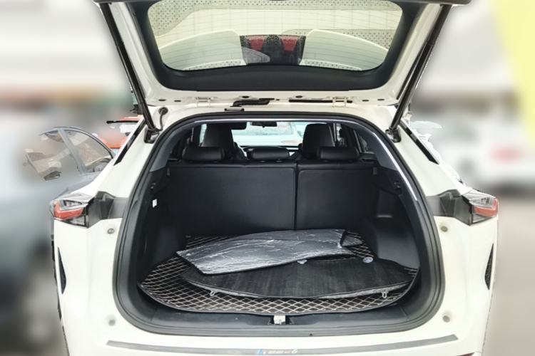 Used CHANGAN OSHAN Z6 2022 Blue Whale 1.5T DCT Smart Edition Trunk