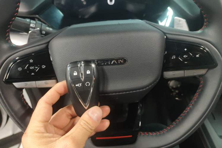 Used CHANGAN OSHAN Z6 2022 Blue Whale 1.5T DCT Smart Edition Vehicle Key