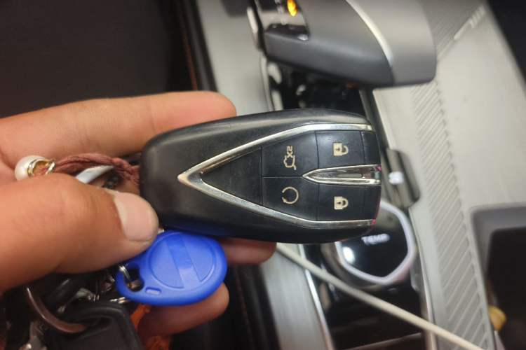 Used CHANGAN OSHAN Z6 2022 Blue Whale 1.5T DCT Luxury Model Vehicle Key