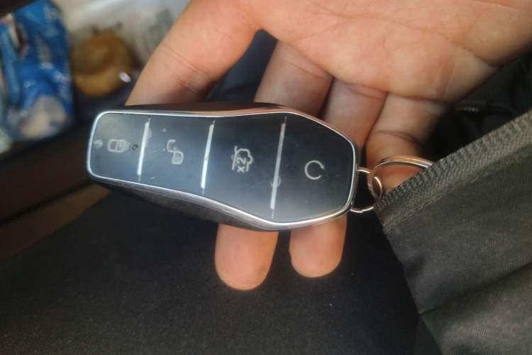 Used CHANGAN OSHAN Z6 2022 Blue Whale 1.5T DCT Luxury Model Vehicle Key