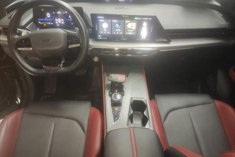 Used CHANGAN OSHAN Z6 2023 Blue Whale 1.5T DCT Smart Luxury Model Center Console