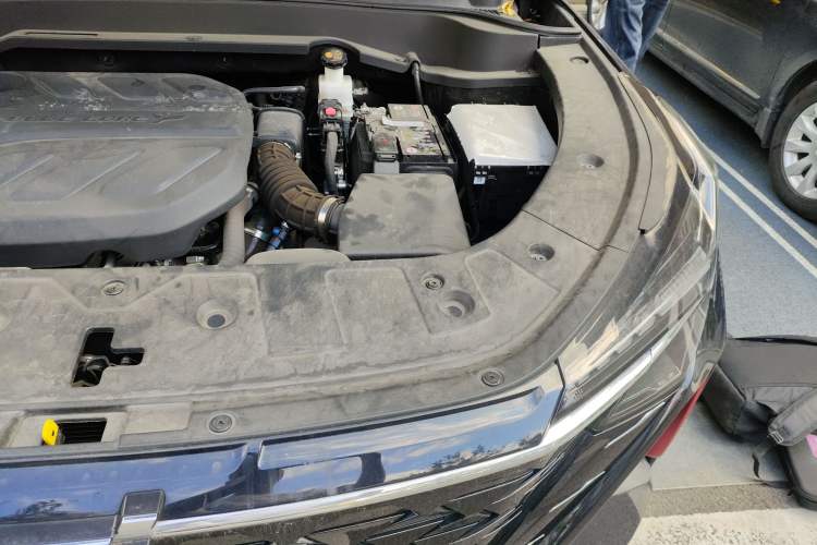 Used CHANGAN OSHAN Z6 2023 Blue Whale 1.5T DCT Smart Luxury Model Engine Bay Left