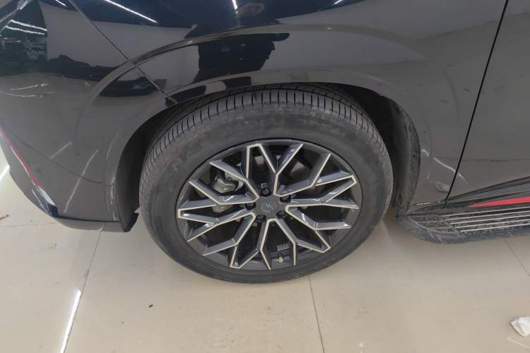 Used CHANGAN OSHAN Z6 2023 Blue Whale 1.5T DCT Smart Luxury Model Exterior 5