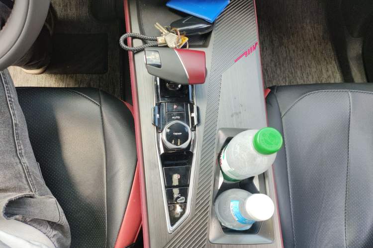 Used CHANGAN OSHAN Z6 2023 Blue Whale 1.5T DCT Smart Luxury Model Gear Lever