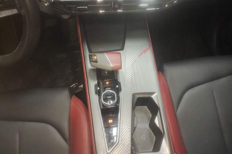 Used CHANGAN OSHAN Z6 2023 Blue Whale 1.5T DCT Smart Luxury Model Gear Lever
