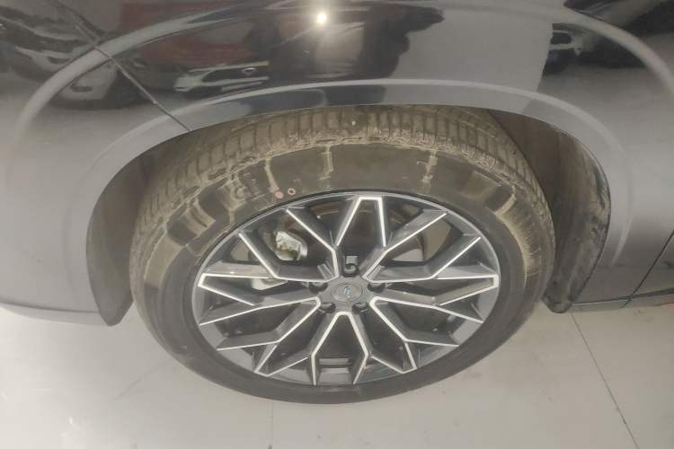 Used CHANGAN OSHAN Z6 2023 Blue Whale 1.5T DCT Smart Luxury Model Left Front Wheel Hub
