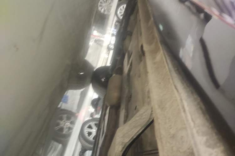 Used CHANGAN OSHAN Z6 2023 Blue Whale 1.5T DCT Smart Luxury Model Left Side Sill
