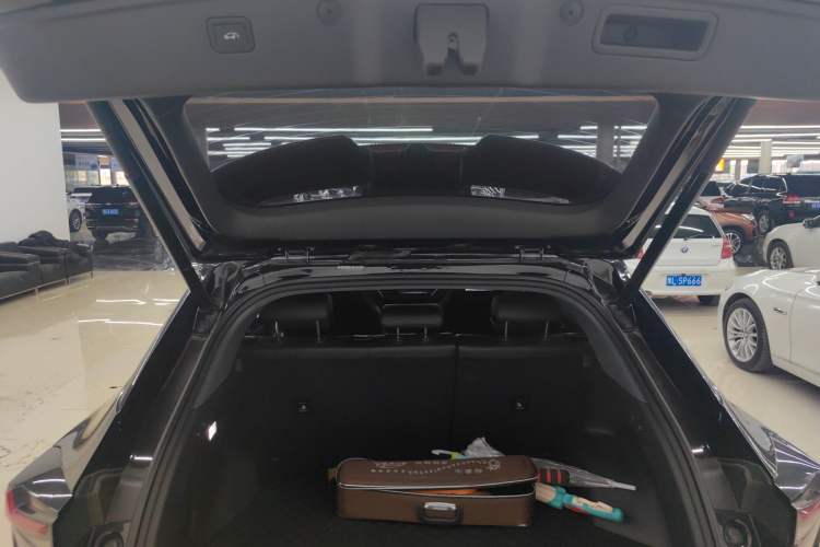 Used CHANGAN OSHAN Z6 2023 Blue Whale 1.5T DCT Smart Luxury Model Trunk