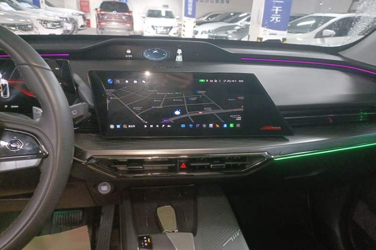 Used CHANGAN OSHAN Z6 2023 Blue Whale 1.5T DCT Smart-Led City Edition Audio And AC Panel