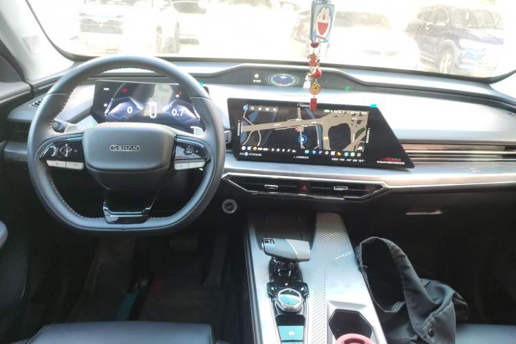 Used CHANGAN OSHAN Z6 2023 Blue Whale 1.5T DCT Smart-Led City Edition Center Console