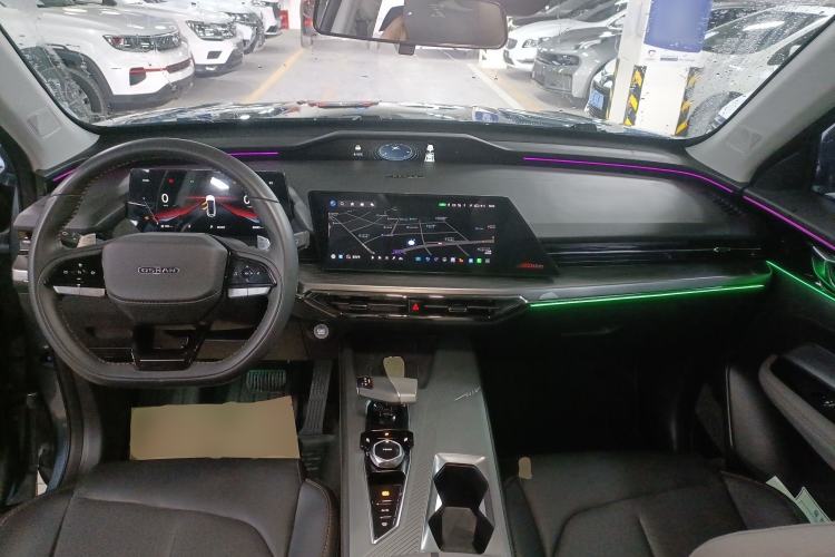 Used CHANGAN OSHAN Z6 2023 Blue Whale 1.5T DCT Smart-Led City Edition Center Console