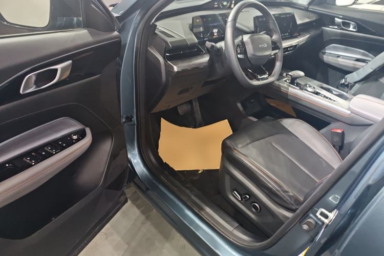 Used CHANGAN OSHAN Z6 2023 Blue Whale 1.5T DCT Smart-Led City Edition Driver Seat