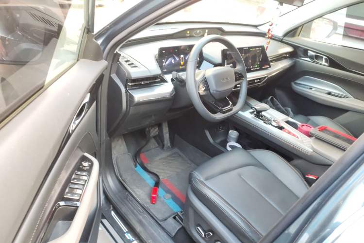 Used CHANGAN OSHAN Z6 2023 Blue Whale 1.5T DCT Smart-Led City Edition Driver Seat