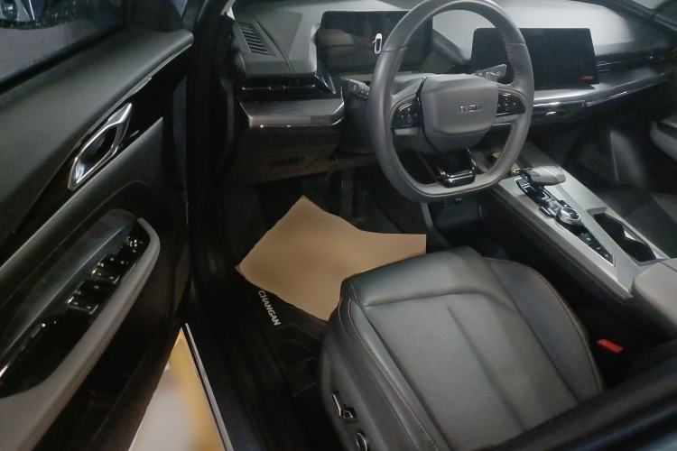 Used CHANGAN OSHAN Z6 2023 Blue Whale 1.5T DCT Smart-Led City Edition Driver Seat