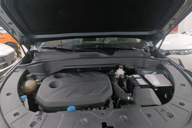 Used CHANGAN OSHAN Z6 2023 Blue Whale 1.5T DCT Smart-Led City Edition Engine Bay