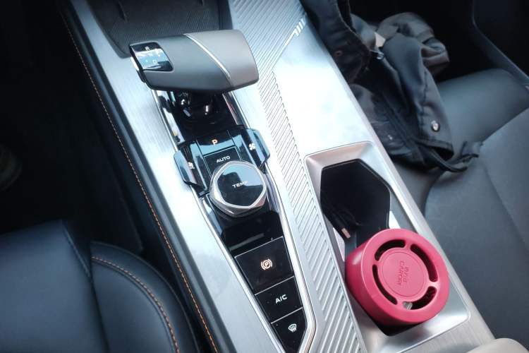 Used CHANGAN OSHAN Z6 2023 Blue Whale 1.5T DCT Smart-Led City Edition Gear Lever