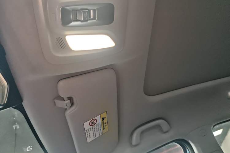Used CHANGAN OSHAN Z6 2023 Blue Whale 1.5T DCT Smart-Led City Edition Headliner