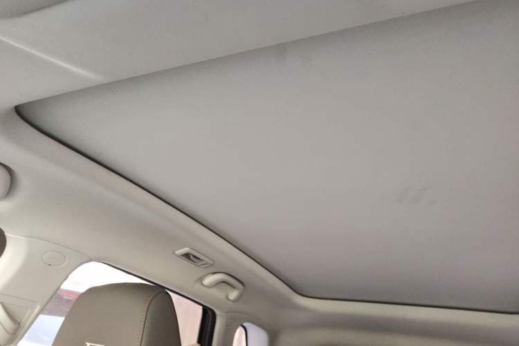 Used CHANGAN OSHAN Z6 2023 Blue Whale 1.5T DCT Smart-Led City Edition Headliner