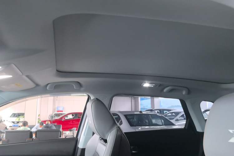 Used CHANGAN OSHAN Z6 2023 Blue Whale 1.5T DCT Smart-Led City Edition Headliner