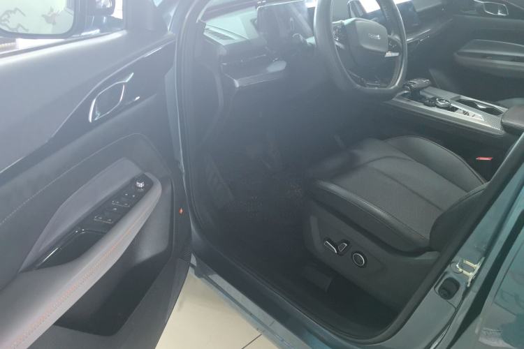 Used CHANGAN OSHAN Z6 2023 Blue Whale 1.5T DCT Smart-Led City Edition Interior 2