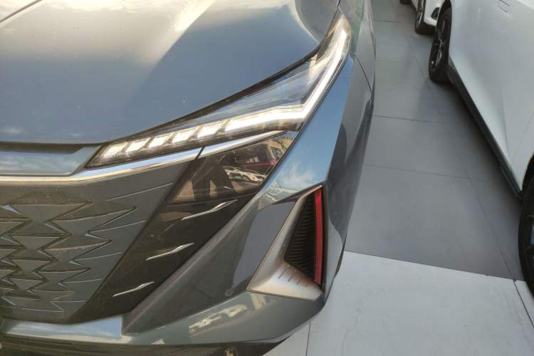 Used CHANGAN OSHAN Z6 2023 Blue Whale 1.5T DCT Smart-Led City Edition Left Front Headlight