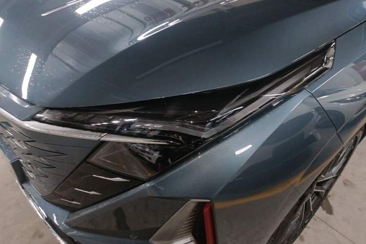 Used CHANGAN OSHAN Z6 2023 Blue Whale 1.5T DCT Smart-Led City Edition Left Front Headlight