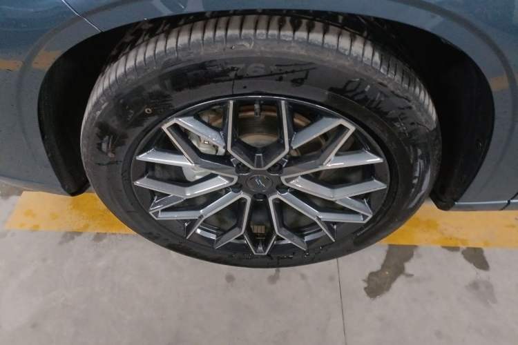 Used CHANGAN OSHAN Z6 2023 Blue Whale 1.5T DCT Smart-Led City Edition Left Front Wheel Hub