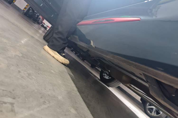Used CHANGAN OSHAN Z6 2023 Blue Whale 1.5T DCT Smart-Led City Edition Left Side Sill