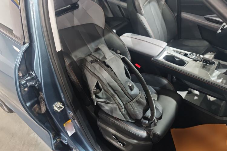 Used CHANGAN OSHAN Z6 2023 Blue Whale 1.5T DCT Smart-Led City Edition Right Front Seat