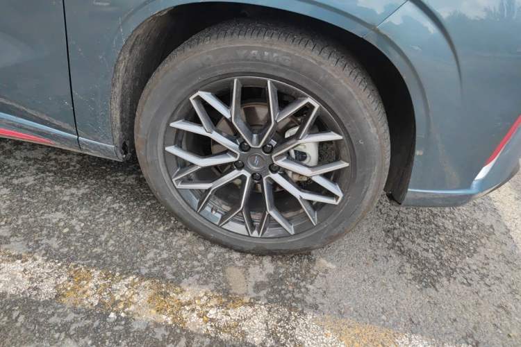 Used CHANGAN OSHAN Z6 2023 Blue Whale 1.5T DCT Smart Edition Right Front Wheel Hub
