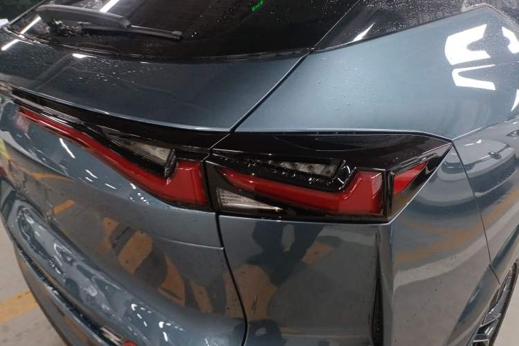 Used CHANGAN OSHAN Z6 2023 Blue Whale 1.5T DCT Smart-Led City Edition Right Rear Taillight