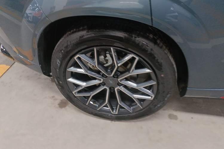 Used CHANGAN OSHAN Z6 2023 Blue Whale 1.5T DCT Smart-Led City Edition Right Rear Wheel Hub