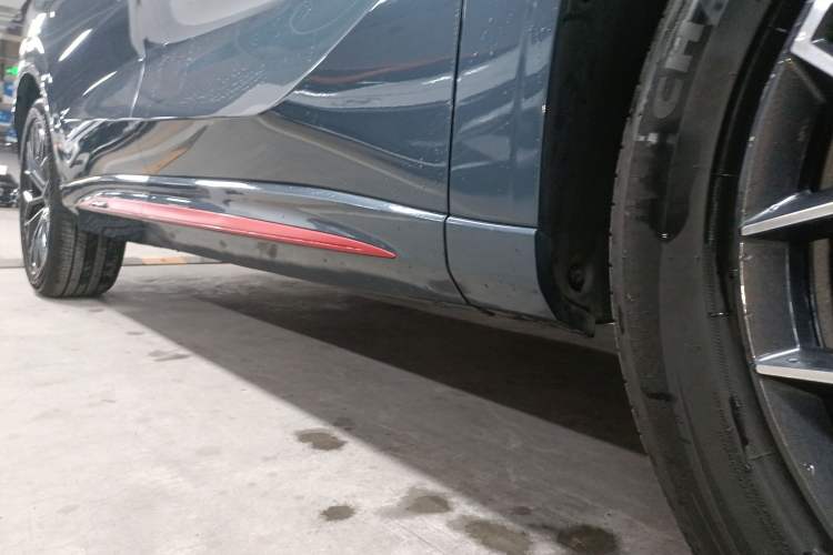 Used CHANGAN OSHAN Z6 2023 Blue Whale 1.5T DCT Smart-Led City Edition Right Side Sill
