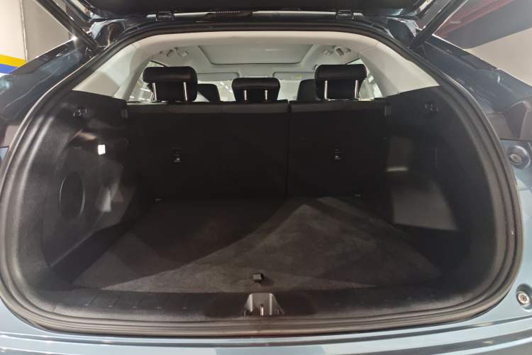 Used CHANGAN OSHAN Z6 2023 Blue Whale 1.5T DCT Smart-Led City Edition Trunk