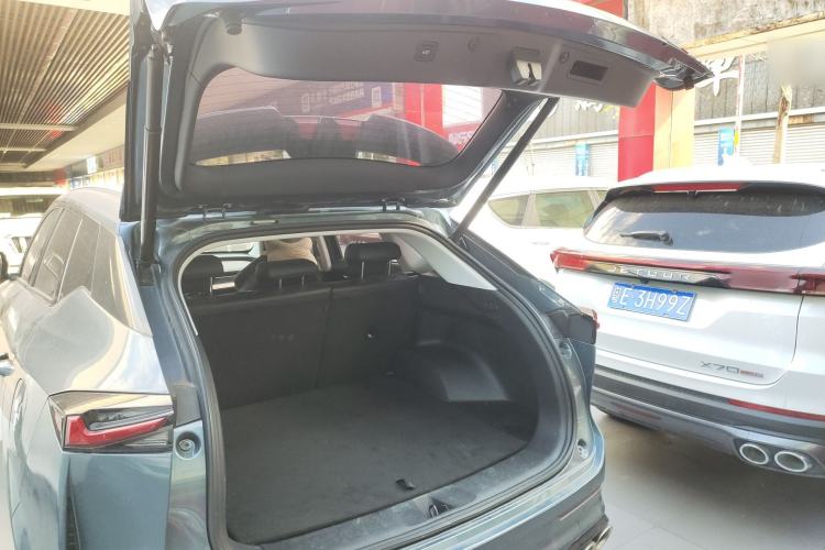 Used CHANGAN OSHAN Z6 2023 Blue Whale 1.5T DCT Smart-Led City Edition Trunk
