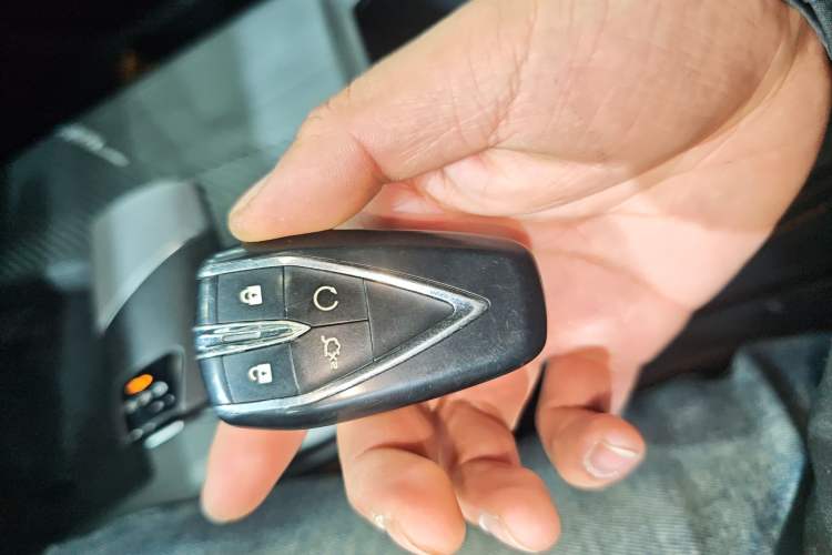 Used CHANGAN OSHAN Z6 2023 Blue Whale 1.5T DCT Smart-Led City Edition Vehicle Key
