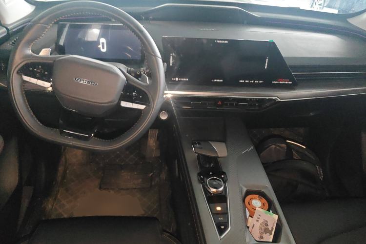 Used CHANGAN OSHAN Z6 2023 Blue Whale 1.5T DCT Smart Edition Center Console