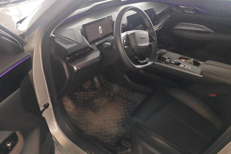 Used CHANGAN OSHAN Z6 2023 Blue Whale 1.5T DCT Smart Edition Driver Seat