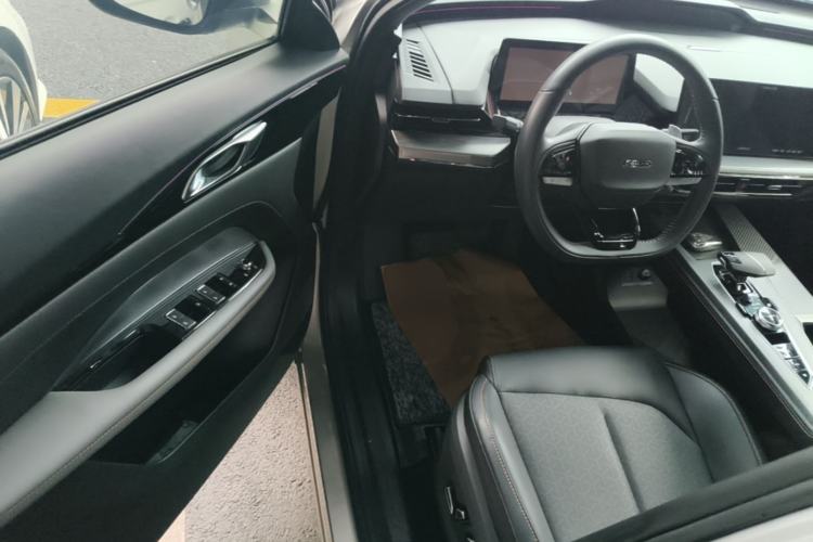 Used CHANGAN OSHAN Z6 2023 Blue Whale 2.0T Automatic Zhiyuan Model Driver Seat