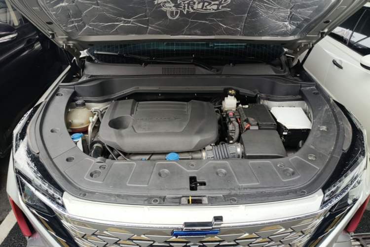 Used CHANGAN OSHAN Z6 2023 Blue Whale 2.0T Automatic Zhiyuan Model Engine Bay