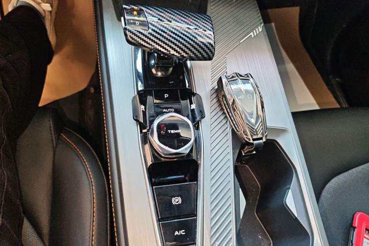 Used CHANGAN OSHAN Z6 2023 Blue Whale 1.5T DCT Smart Edition Gear Lever