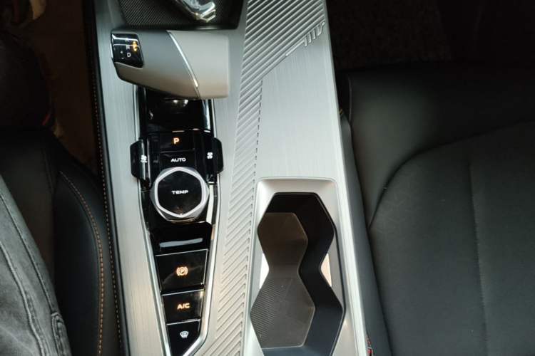 Used CHANGAN OSHAN Z6 2023 Blue Whale 2.0T Automatic Zhiyuan Model Gear Lever
