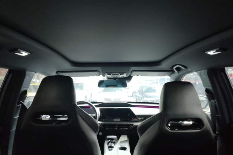 Used CHANGAN OSHAN Z6 2023 Blue Whale 2.0T Automatic Zhiyuan Model Headliner