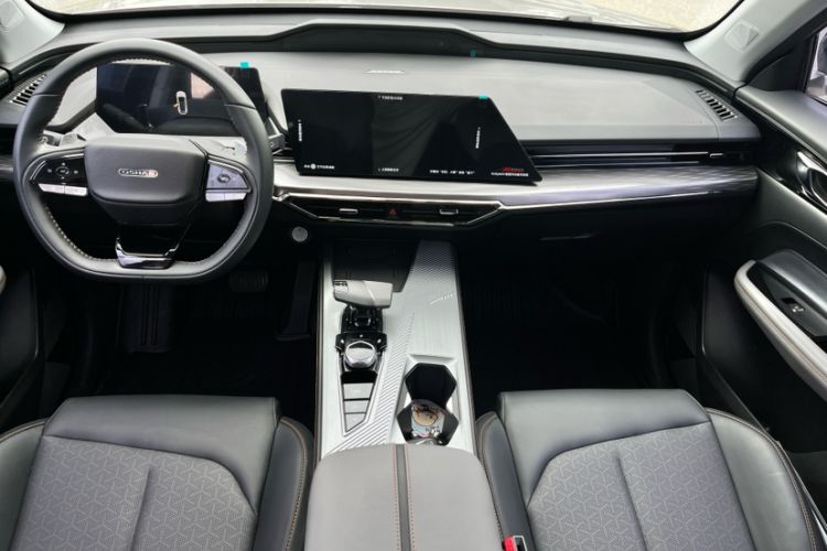 Used CHANGAN OSHAN Z6 2023 Blue Whale 1.5T DCT Smart Edition Interior 1